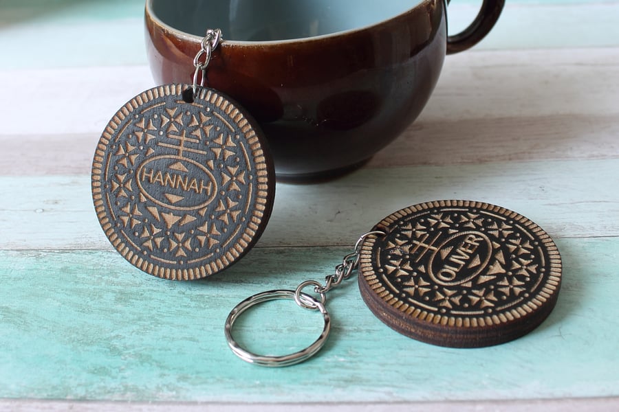 Personalised Wood Wooden Oreo Biscuit Keyring
