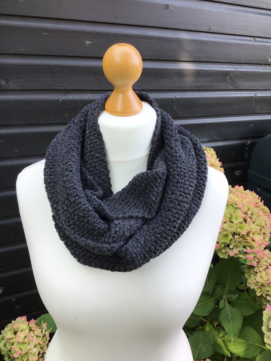 Infinity scarf in acrylic & Merino wool, colour Charcoal