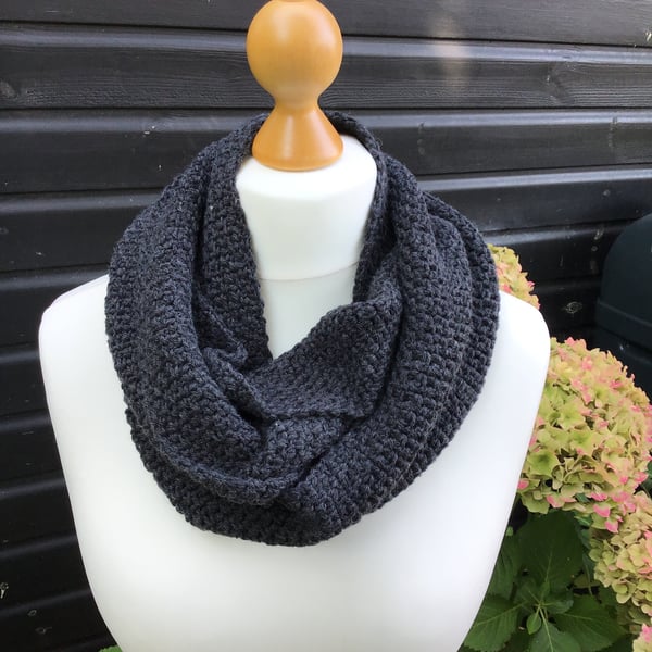 Infinity scarf in acrylic & Merino wool, colour Charcoal