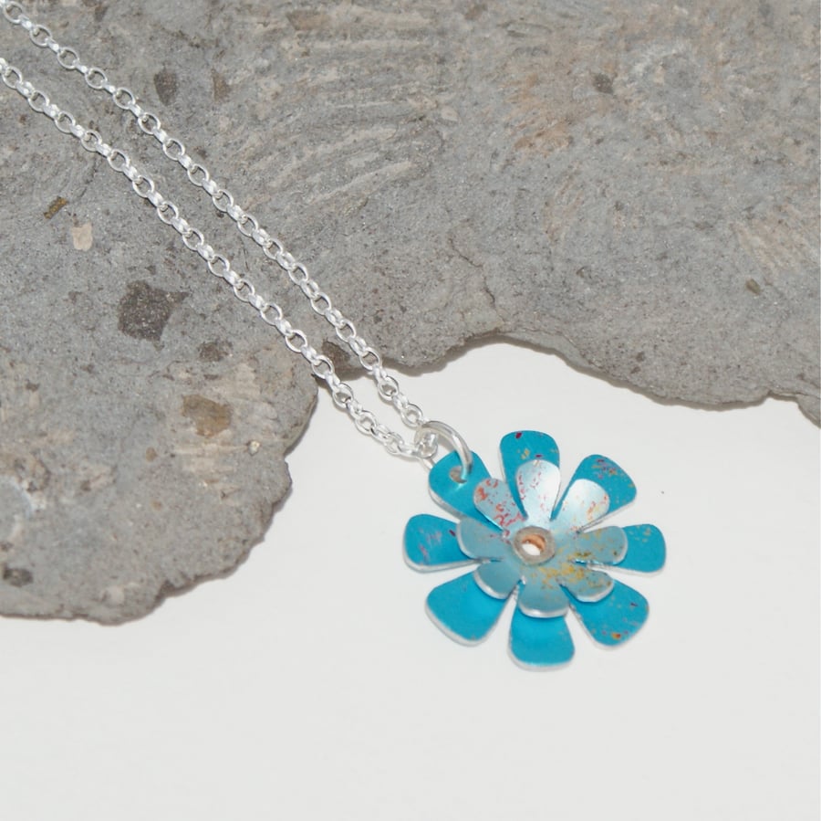 Spring flowers necklace - turquoise