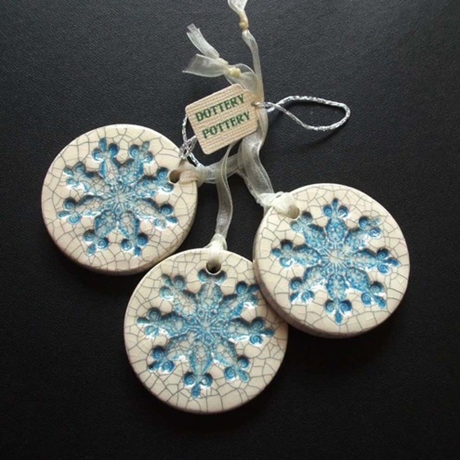 Set of 3 chunky crackled ceramic snowflake decorations