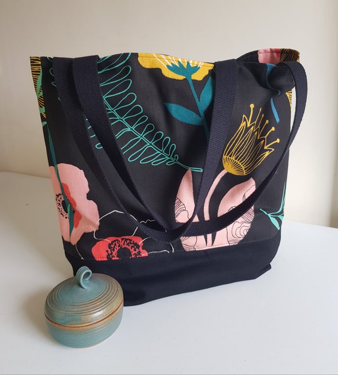 Tote bag: bold floral design on black