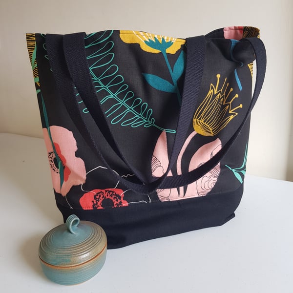 Tote bag: bold floral design on black