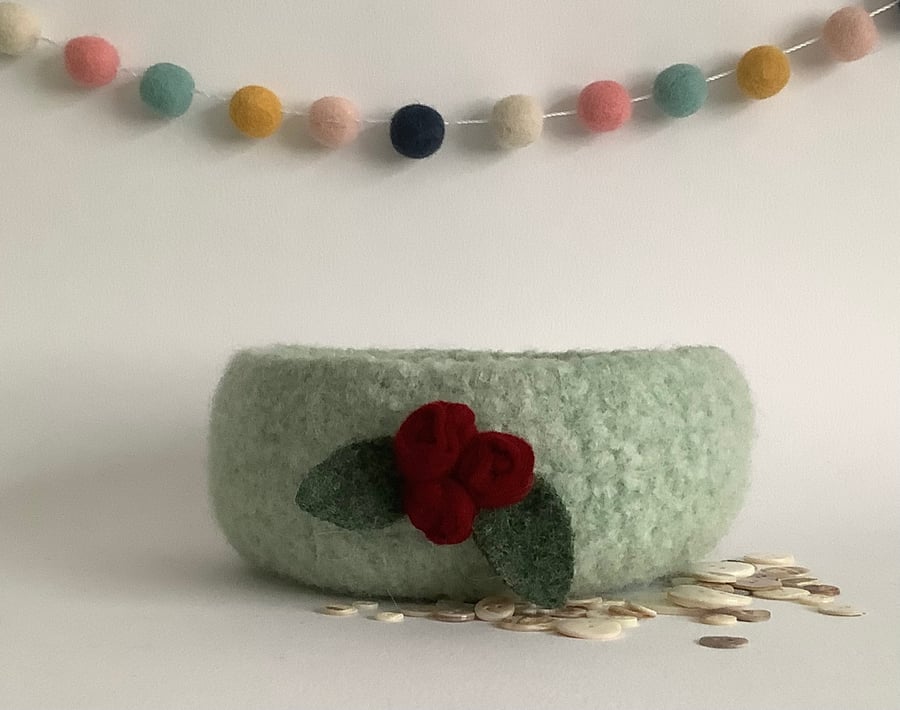 FELTED 'FUSSPOT' BOWL, desk tidy  ' Darling Buds'( with rosebud corsage)