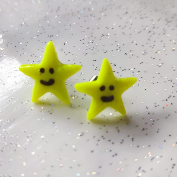 Happy little star earrings