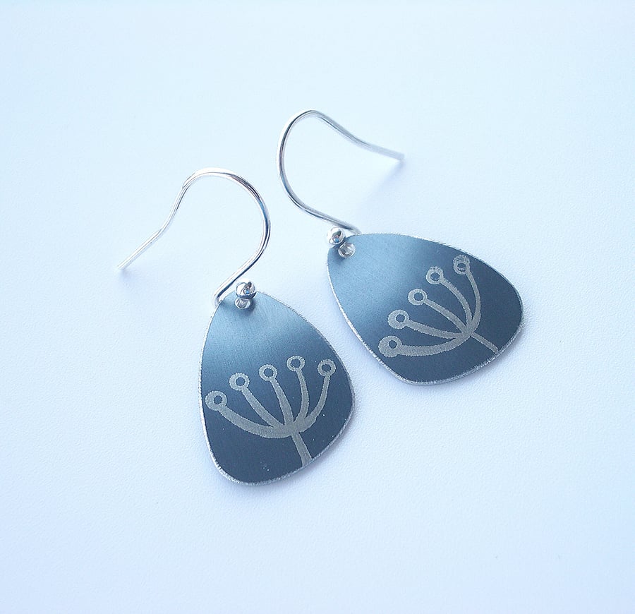 Cow parsley teardrop shape grey earrings 