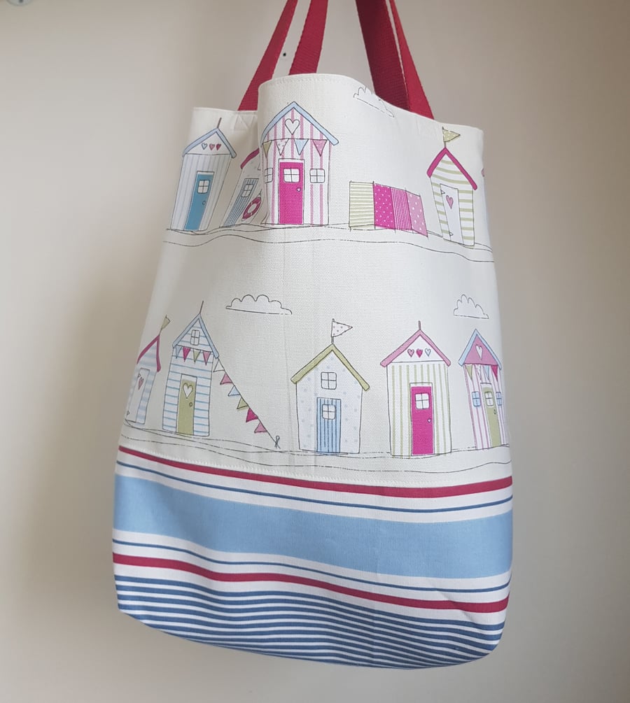 Beach hut tote bag