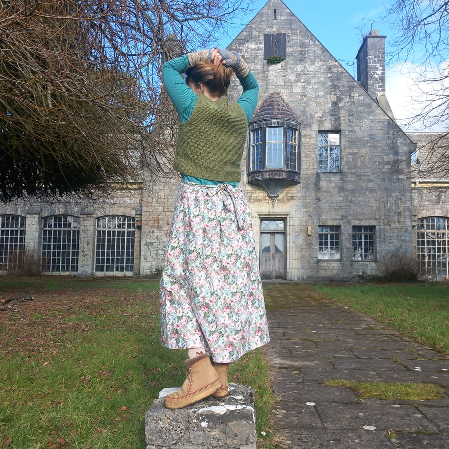 An adjustment waist long floral rose skirt