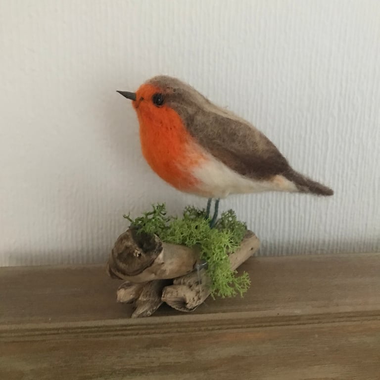 Needle felted bird garden robin 