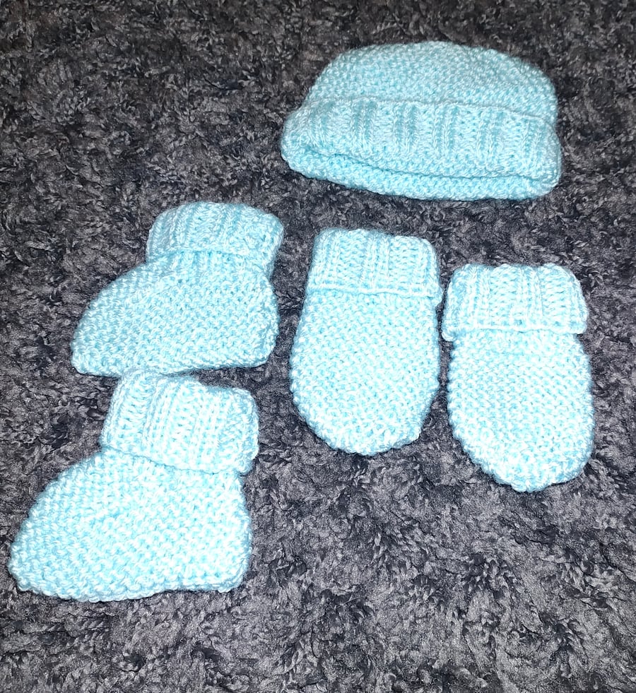 Handmade New Born Baby Knitted Set, (Different Colours) 