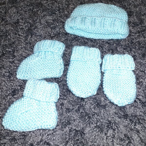 Handmade New Born Baby Knitted Set, (Different Colours) 