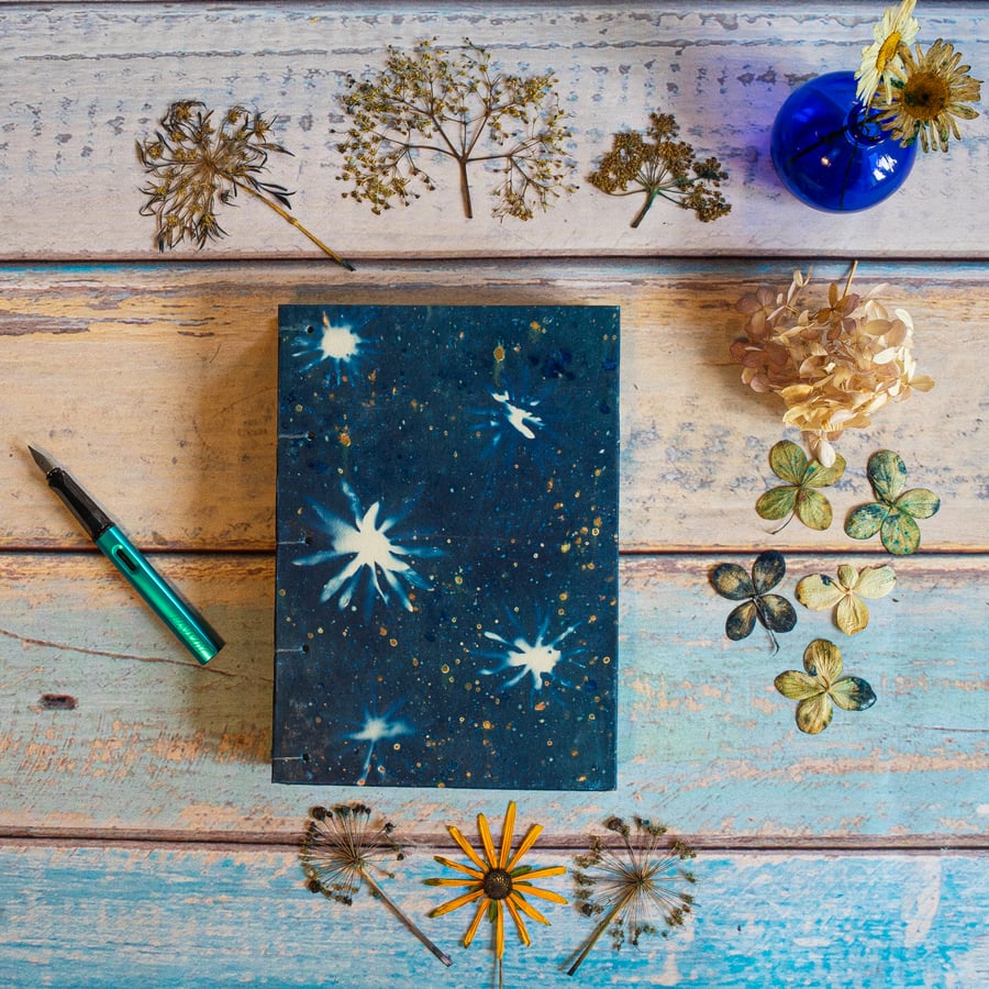 A5 Journal with Daisies and Gold Sparkles (Folksy067)
