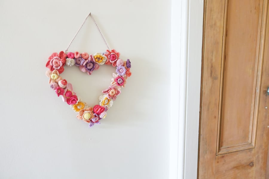 Crochet Wreath Heart decorated with flowers and buds - pure cotton yarn 