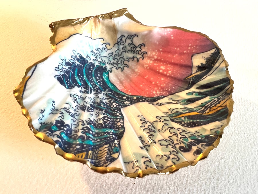 The Great Wave of Kanagawa 3, Illustration and Paint, Shell Trinket Dish. 