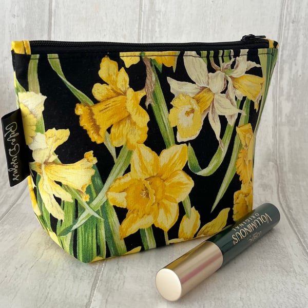 Cosmetic bags, daffodils on black 
