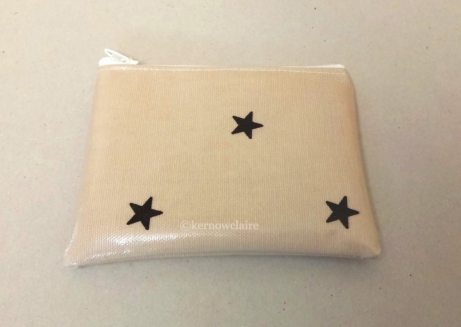 Beige coin purse with stars pattern 