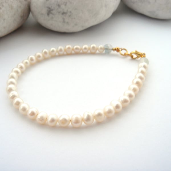 Ivory Freshwater pearl Bracelet with pale green accent