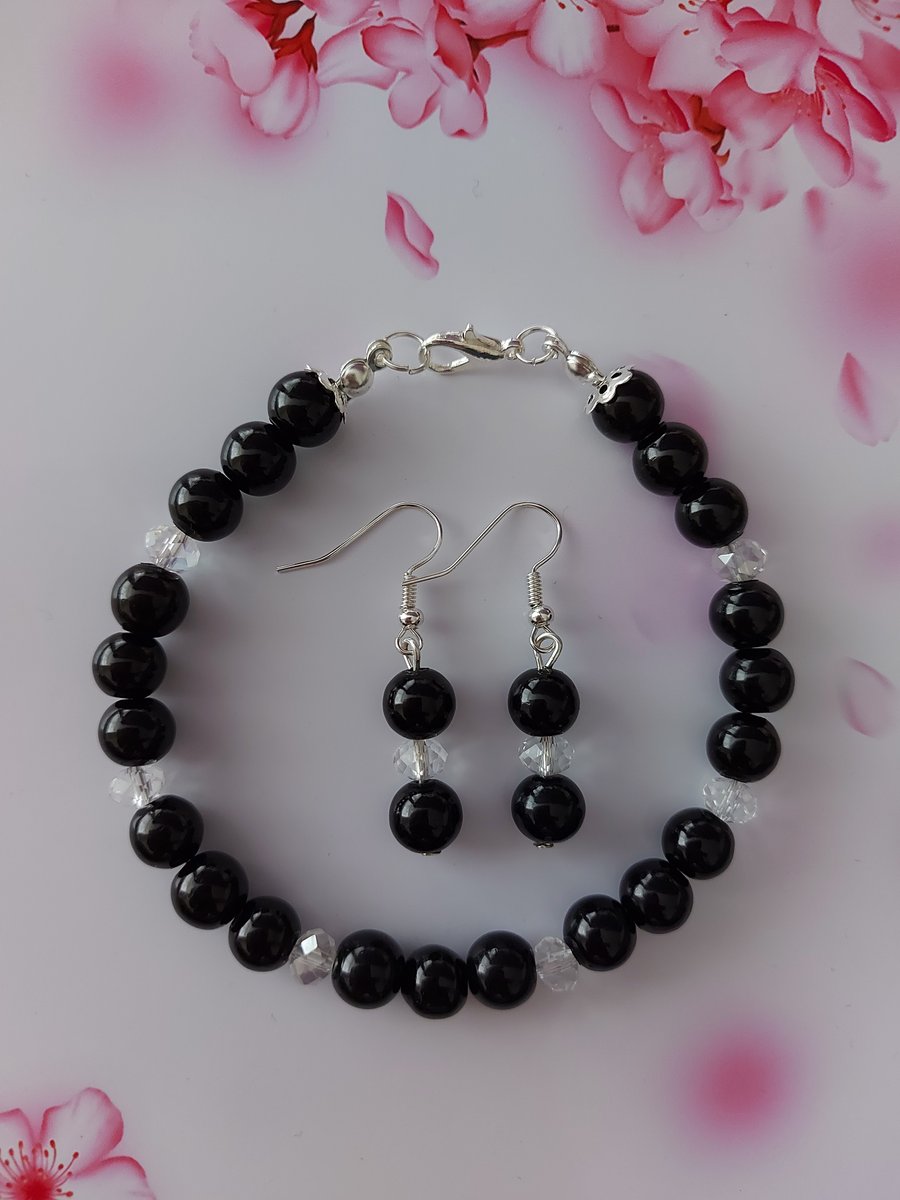 8mm Black Glass Pearl & Crystal Bracelet & Earrings Set in Card Gift Box