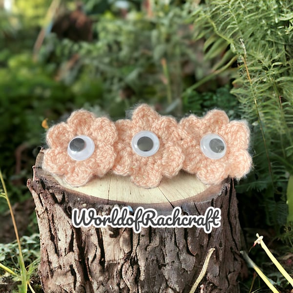 Crochet eye-flowers hair clip