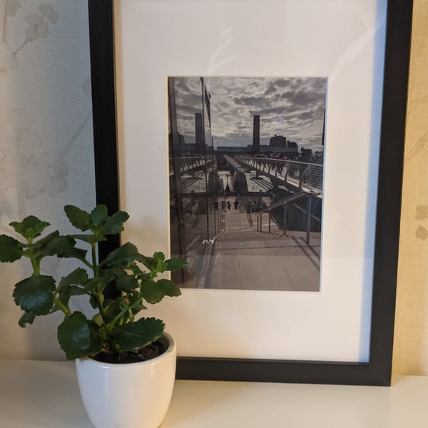 London Thames View 5x7 framed print - Tate Modern, Millennium Bridge