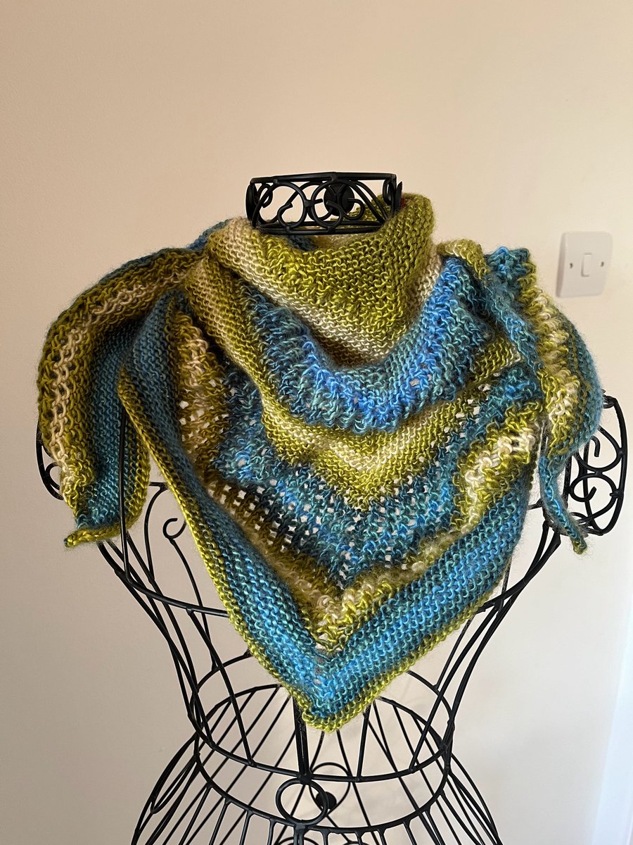 Knitted shawl 