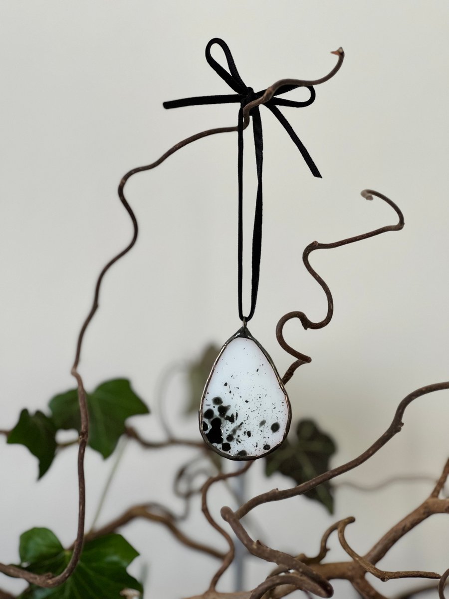Painted specked white stained glass song bird egg
