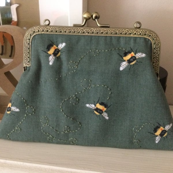 Vintage look - Green Bumble bee 15cm clasp purse