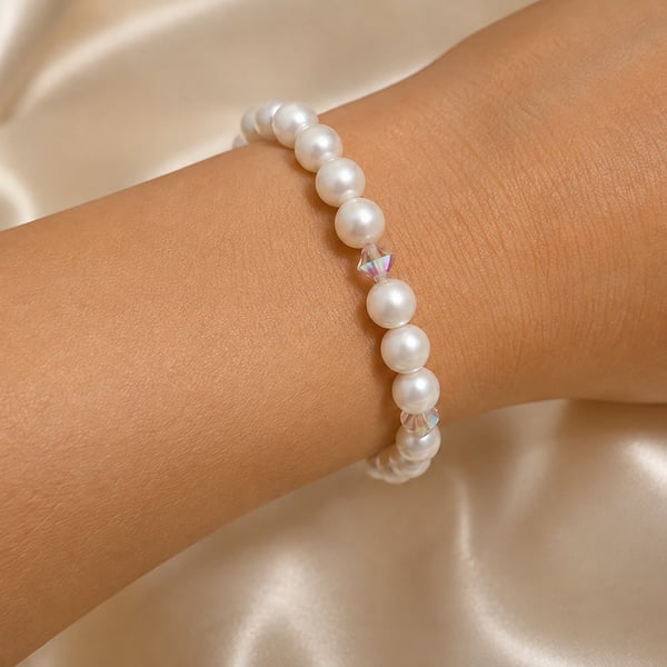 Freshwater pearl stretchy bracelet with Swarovski crystals