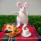 Picnic Mouse -handmade felt mouse