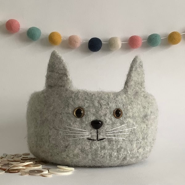 FELTED 'FUSSPOT' BOWL, desk tidy  . Cat. L. Grey . Home decor.