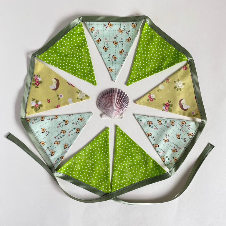 Easter Chicks Bunting - small & reversible