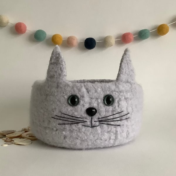 FELTED 'FUSSPOT' BOWL, desk tidy  . Cat. Grey . Home decor.