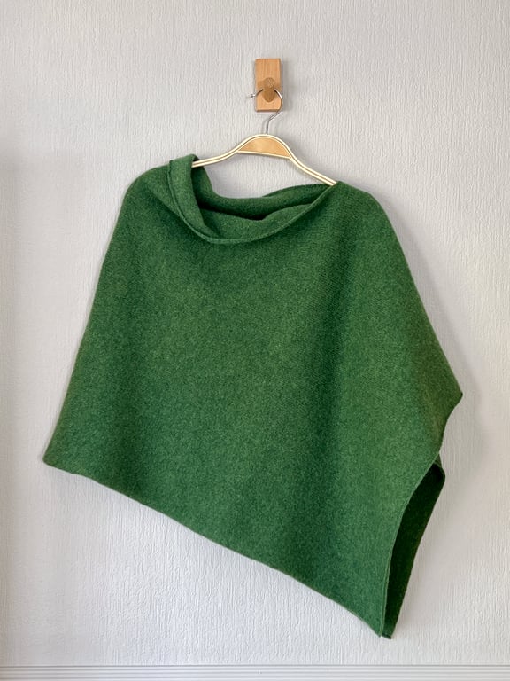 Poncho merino lambswool moss green