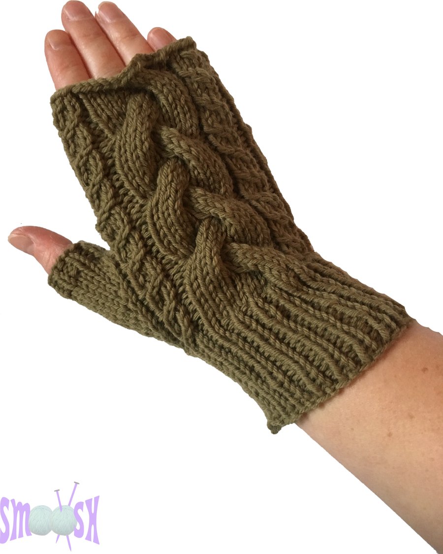Fingerless Gloves: Sage Braid