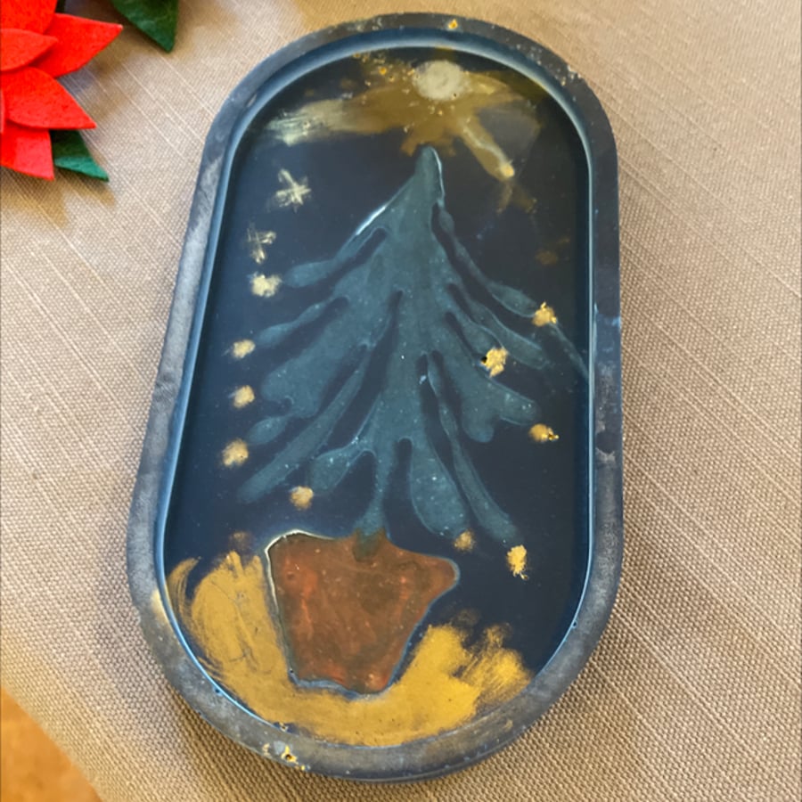 Oval eco resin trinket tray with a picture of a Christmas tree on it