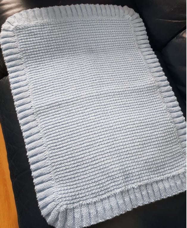 Hand Knit: Pleat-edged baby blanket