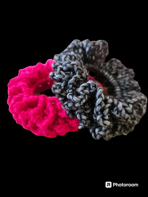Crochet scrunchie set