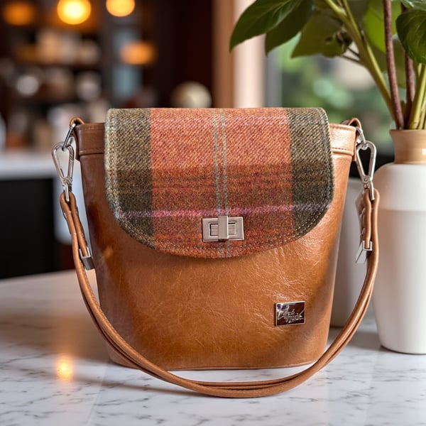Belle – Tan Leather & Autumn Tweed Bucket Bag – Sustainable Autumn Handbag UK