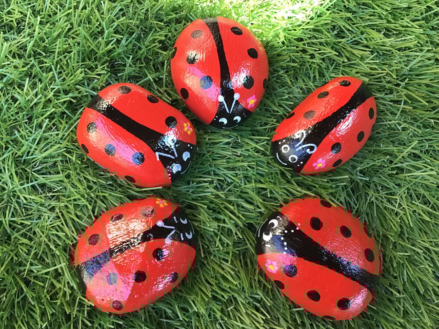 Hand Painted Pebbles Stones Red Ladybirds Garden Decoration Set of 5