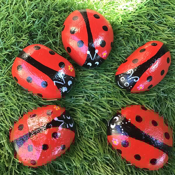Hand Painted Pebbles Stones Red Ladybirds Garden Decoration Set of 5