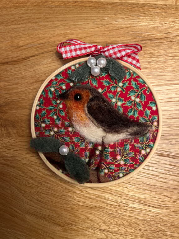 Robin with mistletoe hoop decoration 