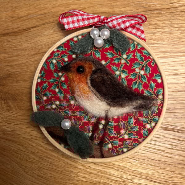 Robin with mistletoe hoop decoration 