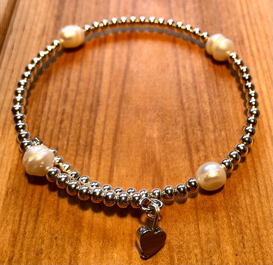 Freshwater pearl memory wire bracelet