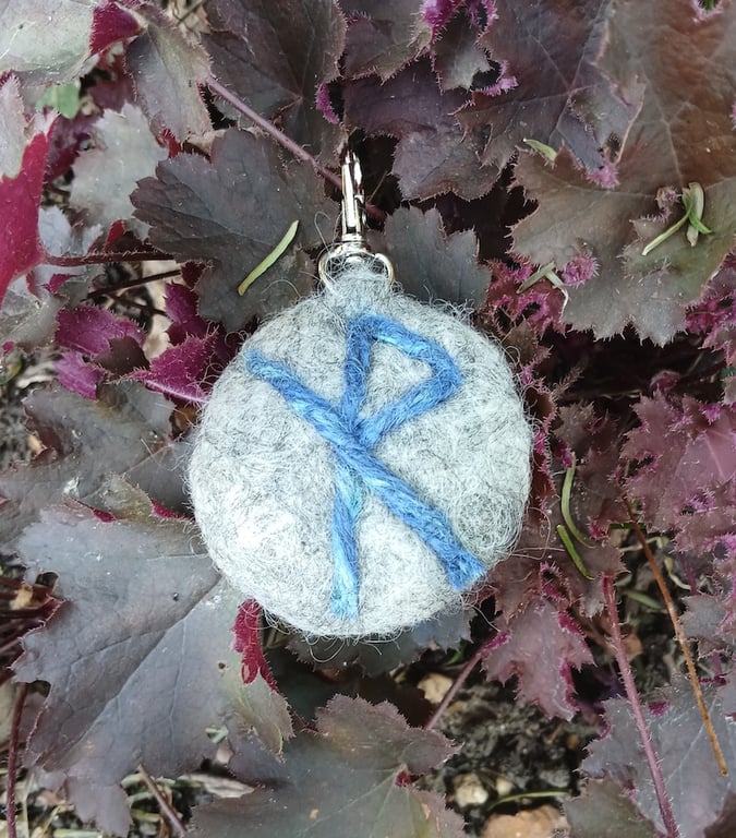 Bind Rune Amulet Keyring for Safe Travels