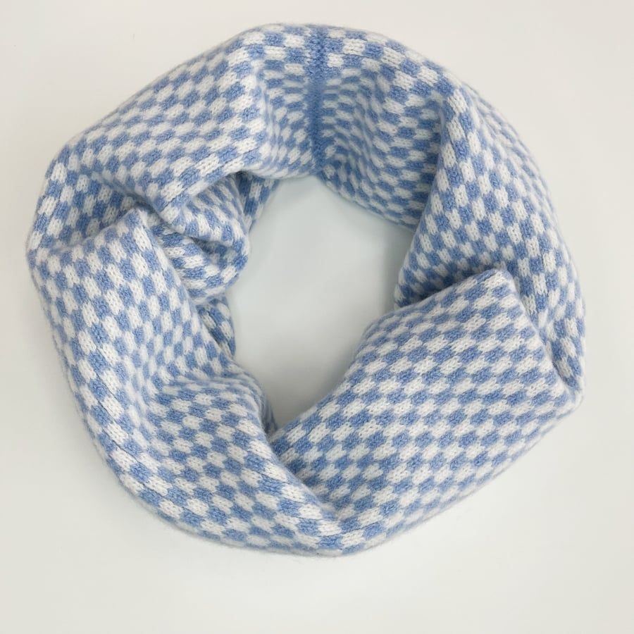 Summer Seconds Checked snood cowl - glacier and white