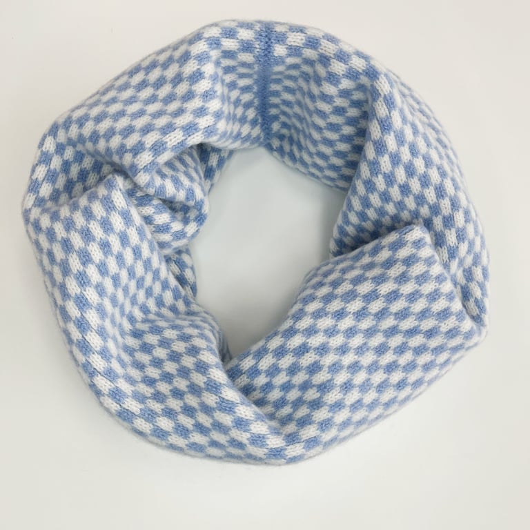 Summer Seconds Checked snood cowl - glacier and white