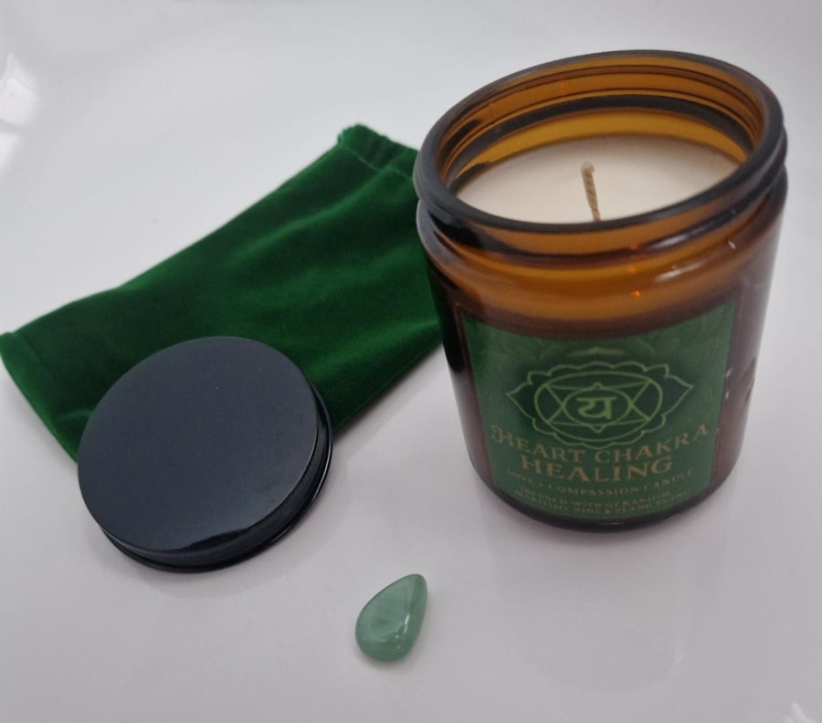 Heart Chakra Candle: Soy Wax, Avenrurine Crystal, Velvet Pouch