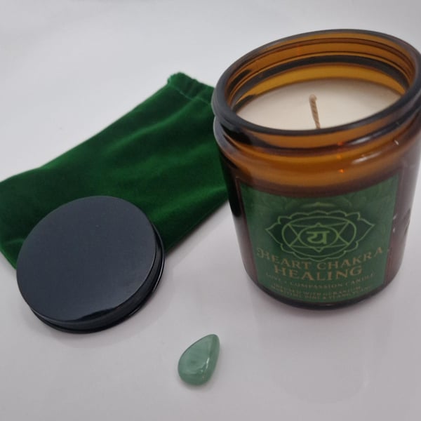 Heart Chakra Candle: Soy Wax, Avenrurine Crystal, Velvet Pouch