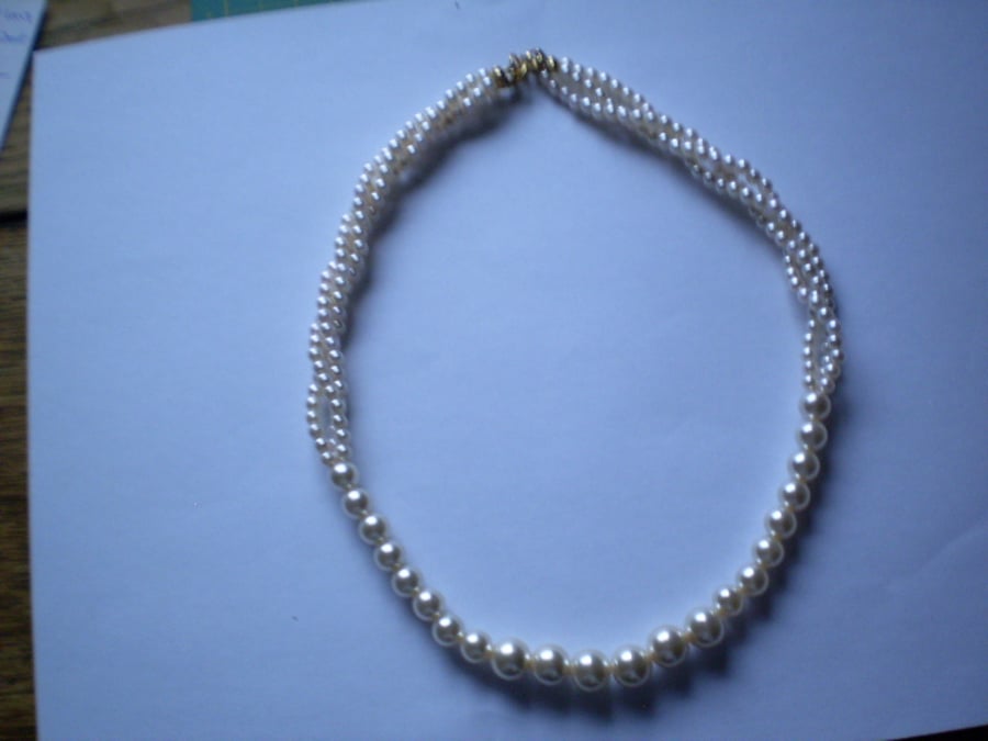Cream Pearl Twisted Necklace