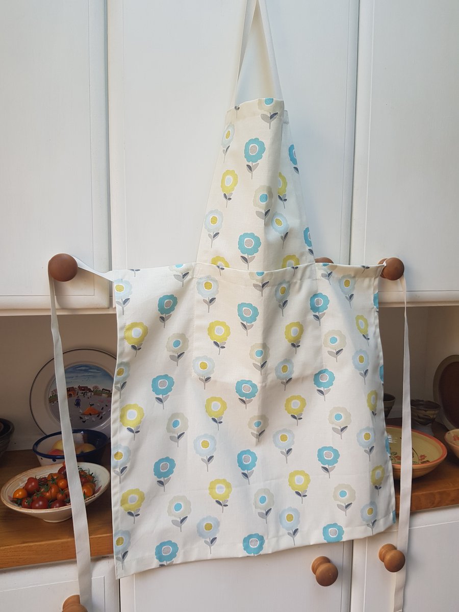 Kitchen apron: with extra deep pocket, floral, turquoise 
